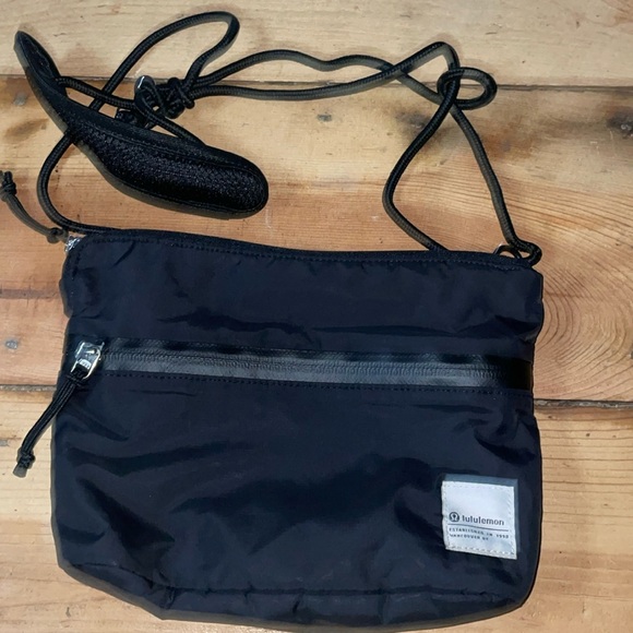 lululemon athletica Handbags - Lululemon bag, black, crossbody patch purse